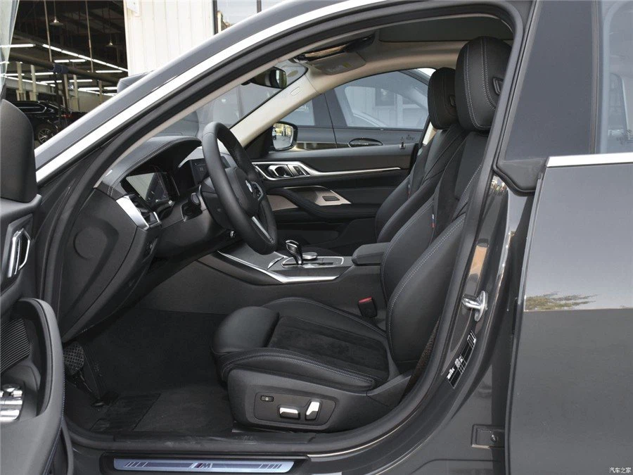 BMW 425i Gran Coupe M 2022 seat