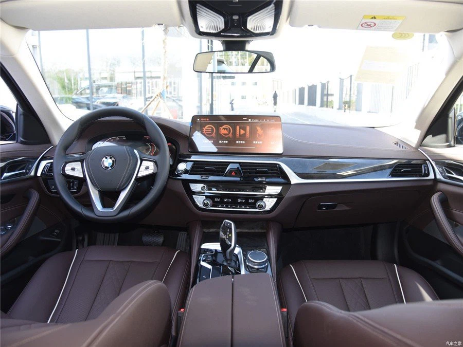 BMW 525i M 2022 in stock