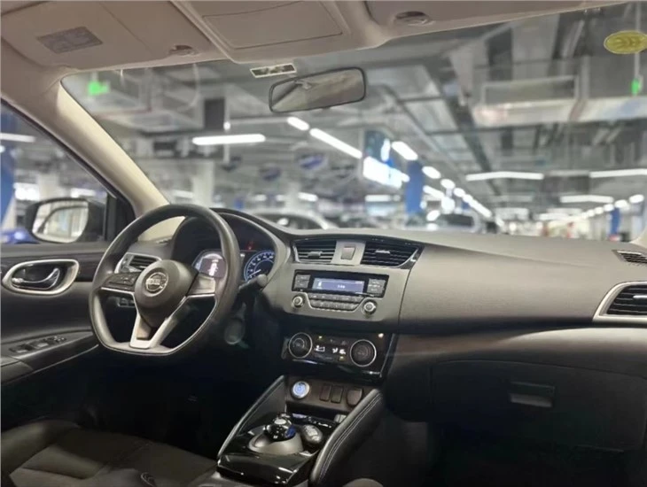 Nisaan Sylphy