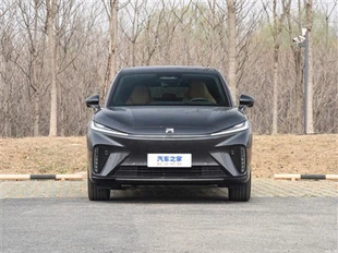 Rising R7 4WD 606km SUV CrossOver